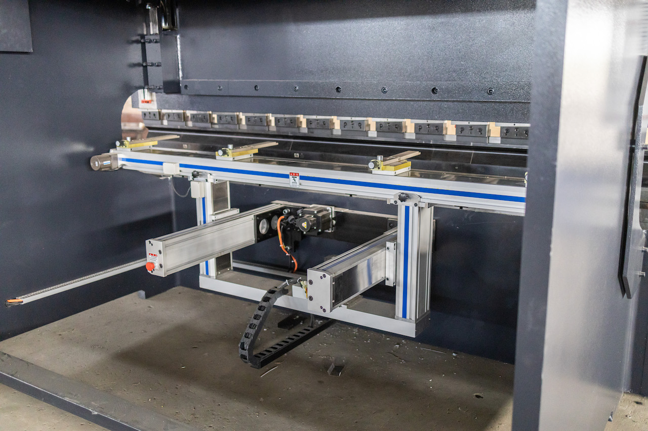 100 т Гідравлічний гальмівний прес з ЧПУ, коронуючий прес-гальмівний прес з ЧПУ Delem