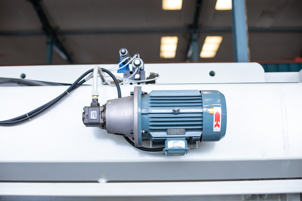 100 т Гідравлічний гальмівний прес з ЧПУ, коронуючий прес-гальмівний прес з ЧПУ Delem