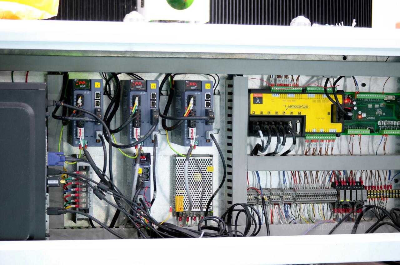 1500*3000mm 500w Racuys Or Ipg Fiber Laser Cutting Machine 1500 * 3000 мм 500 Вт Racuys або Ipg волоконно-лазерна машина для різання