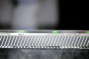 1500*3000mm 500w Racuys Or Ipg Fiber Laser Cutting Machine 1500 * 3000 мм 500 Вт Racuys або Ipg волоконно-лазерна машина для різання