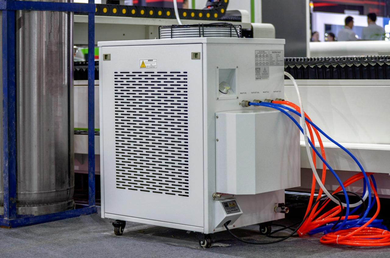 1500*3000mm 500w Racuys Or Ipg Fiber Laser Cutting Machine 1500 * 3000 мм 500 Вт Racuys або Ipg волоконно-лазерна машина для різання