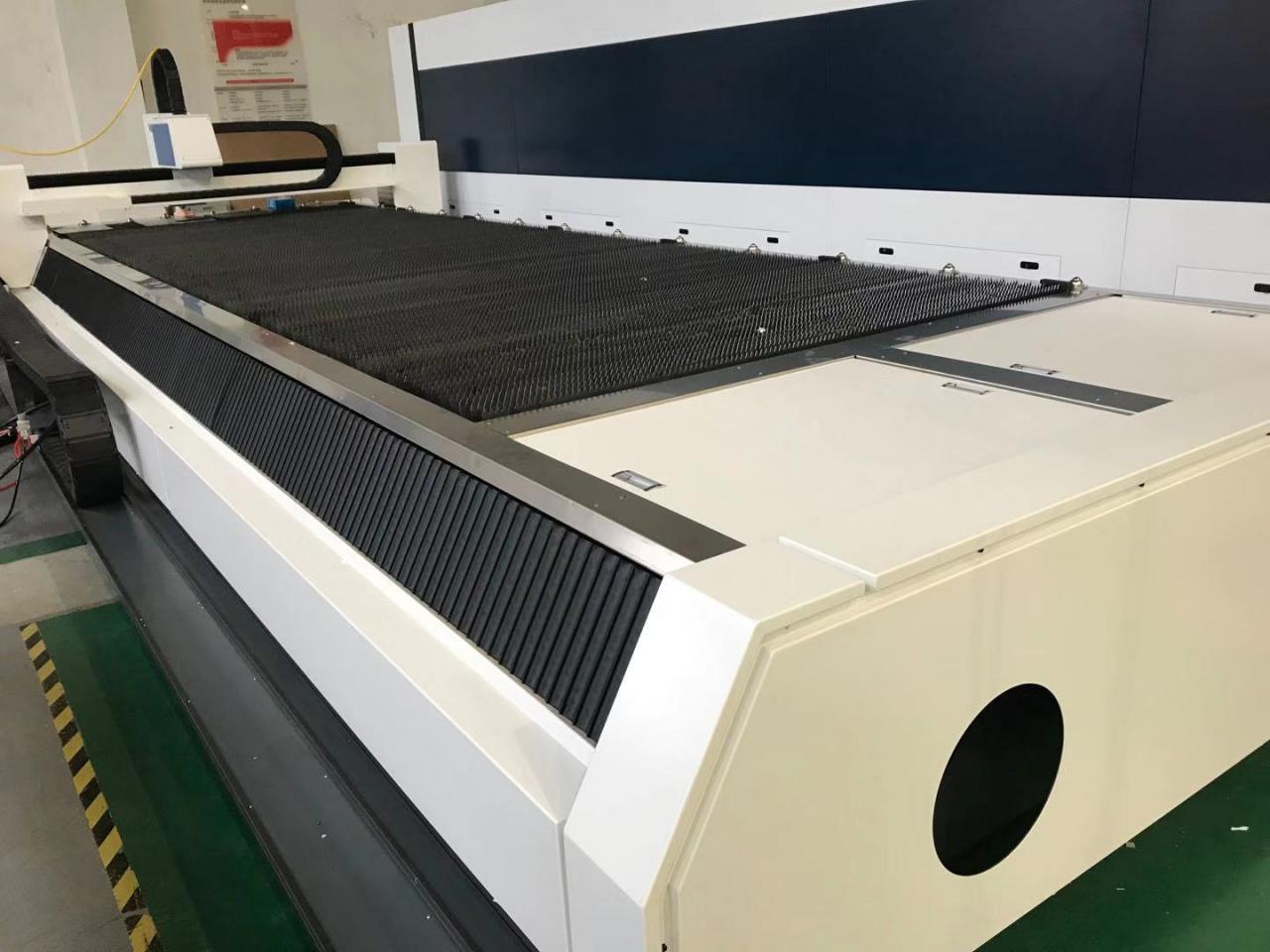 3015 4015 1kw To 6kw Cnc Fiber Laser Cutting Machine Raycus Laser Power 3015 4015 1kw до 6kw Cnc волоконний лазерний різальний верстат Raycus Laser Power