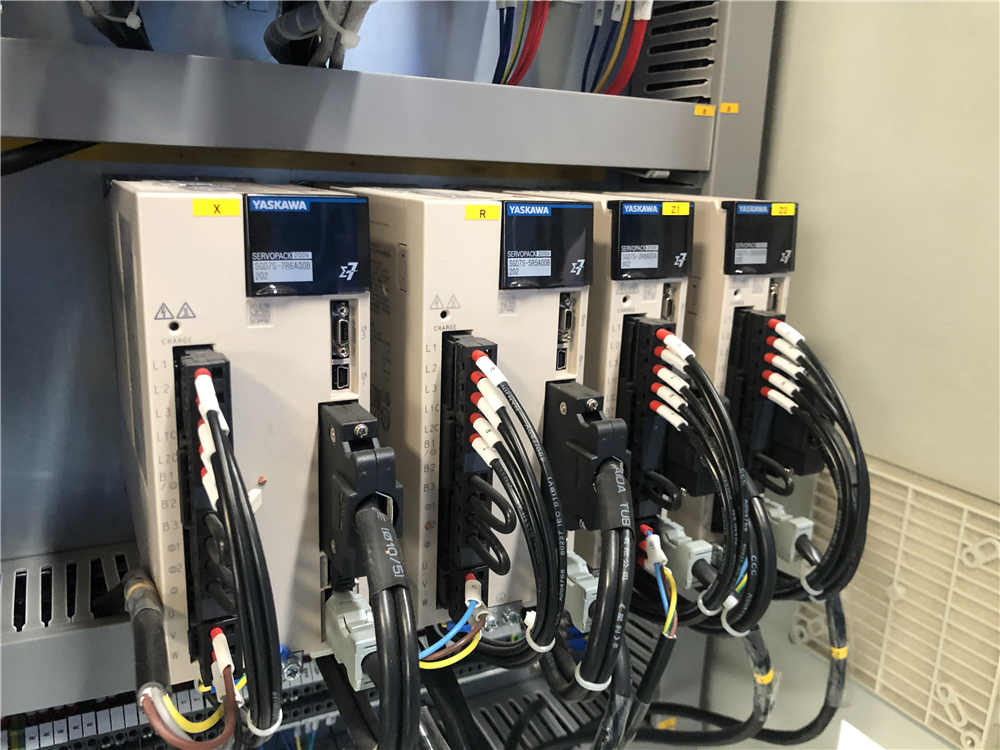 3+1 Axis Cnc Hydraulic Press Brake With Esa System 3+1-осьовий гідравлічний прес-гальмо з ЧПУ з системою Esa