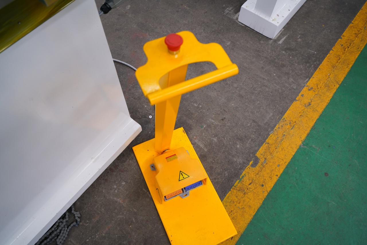 4 Axis Cnc Tandem Press Brake With Delem Da58t 2d Graphical Controller 4-осьовий тандемний прес-гальмо з ЧПУ з графічним контролером Delem Da58t 2d