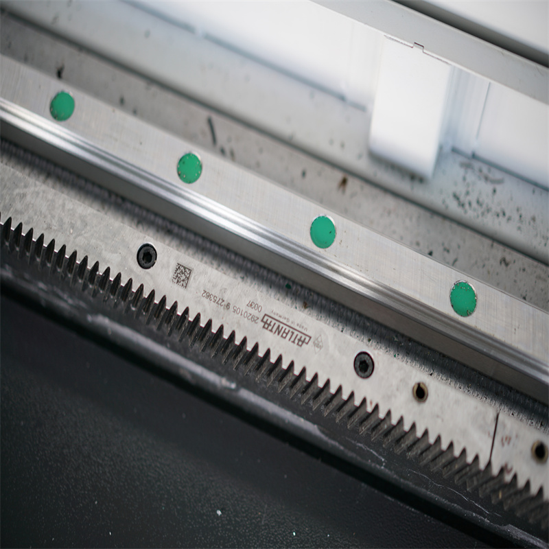 500 Вт 1500 Вт 4 кВт волоконно-лазерна машина для різання листового металу лазерний різак 2000 Вт 3 кВт