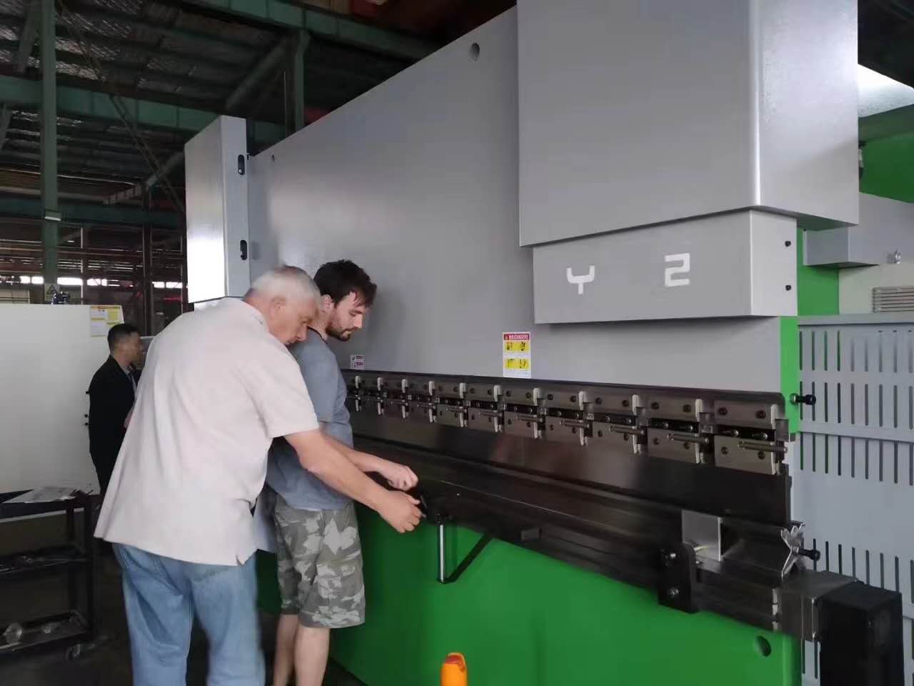63 Ton Metal Steel Sheet Plate Bending Machine Cnc Hydraulic Press Brake For Metal Working Гідравлічний прес-гальмо з ЧПУ для металообробки на 63 тонни.