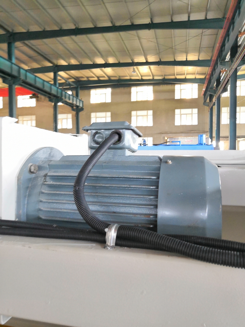 6mm Q11 Electric Sheet Plate Shearing Machine 8 Feet Sheet Metal Shearing Machine 6 мм Q11 Електричний верстат для різання листового металу 8-футовий верстат для різання листового металу