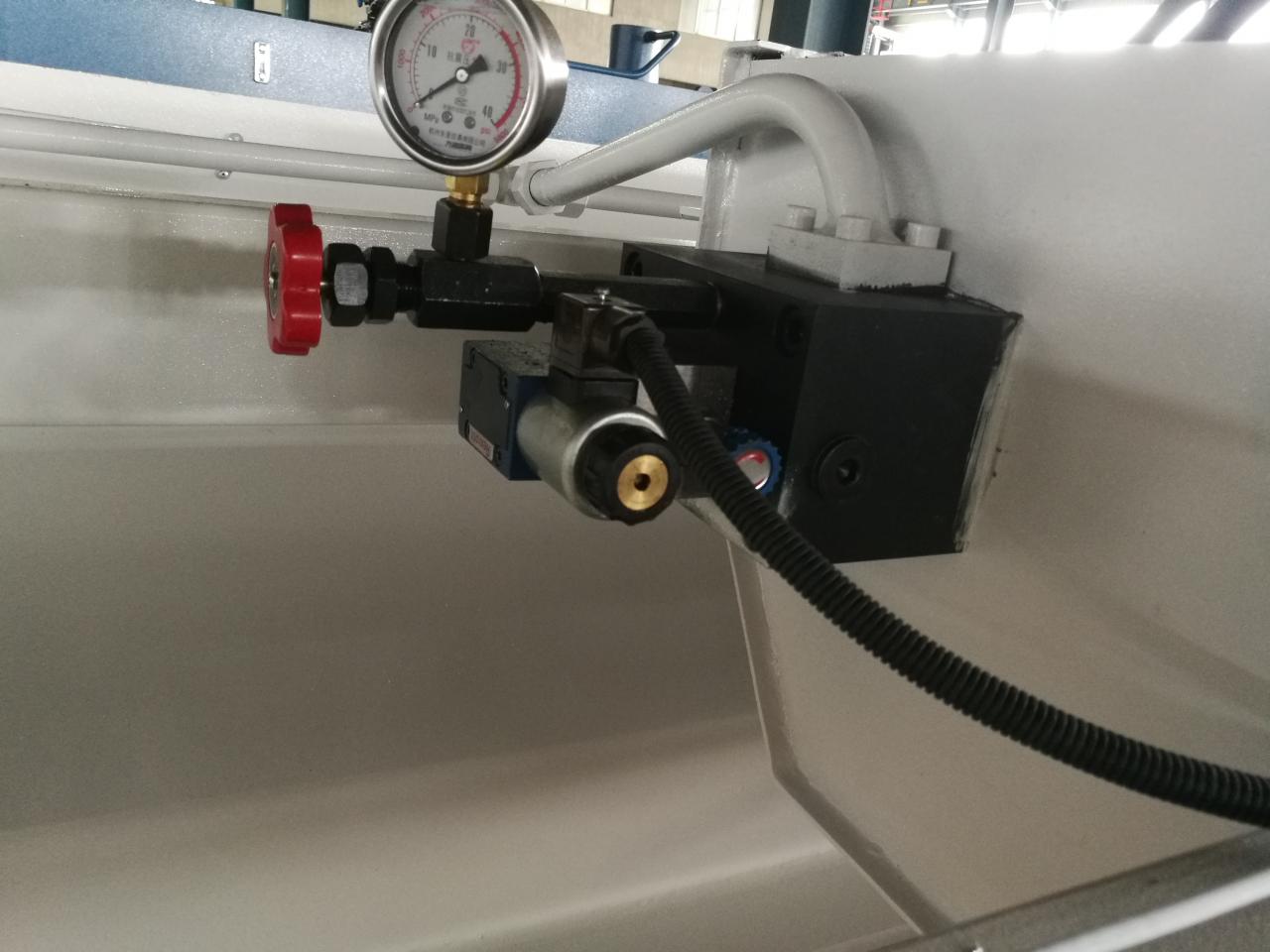 6mm Q11 Electric Sheet Plate Shearing Machine 8 Feet Sheet Metal Shearing Machine 6 мм Q11 Електричний верстат для різання листового металу 8-футовий верстат для різання листового металу