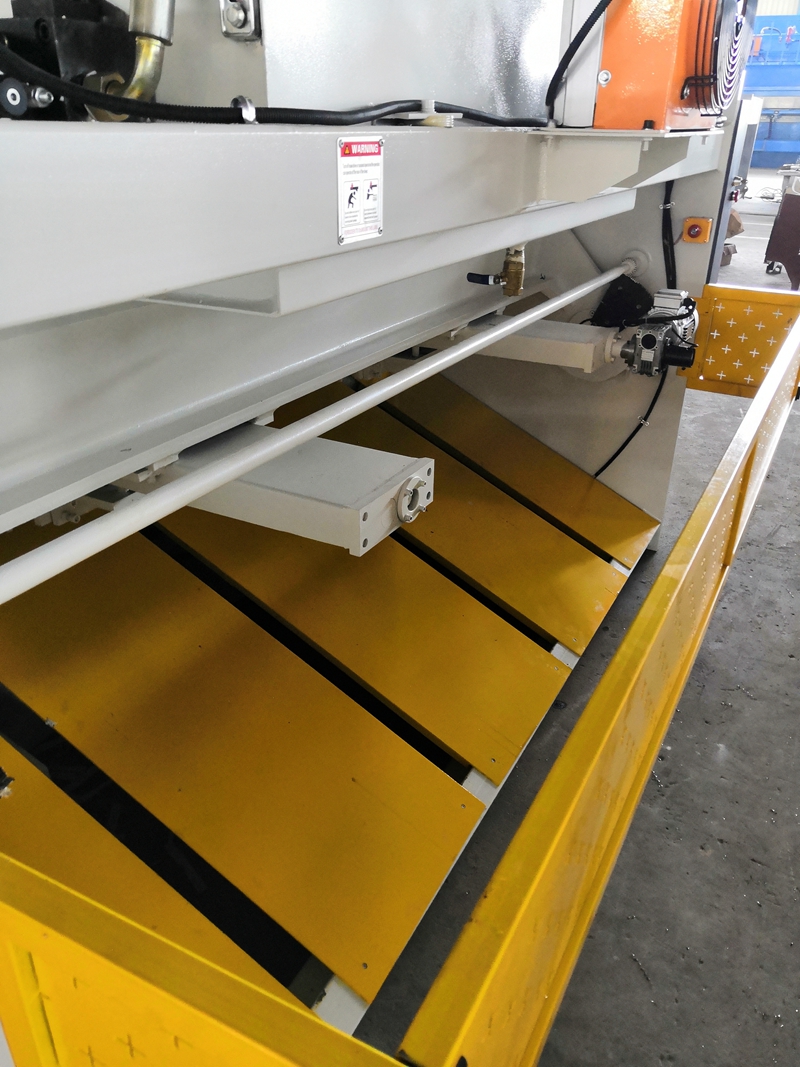 6mm Q11 Electric Sheet Plate Shearing Machine 8 Feet Sheet Metal Shearing Machine 6 мм Q11 Електричний верстат для різання листового металу 8-футовий верстат для різання листового металу