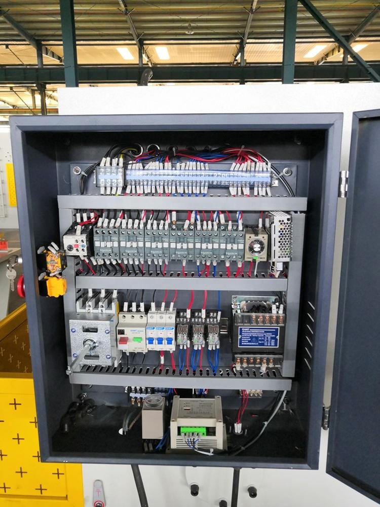 6mm Q11 Electric Sheet Plate Shearing Machine 8 Feet Sheet Metal Shearing Machine 6 мм Q11 Електричний верстат для різання листового металу 8-футовий верстат для різання листового металу