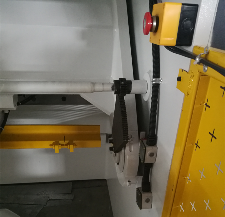 6mm Q11 Electric Sheet Plate Shearing Machine 8 Feet Sheet Metal Shearing Machine 6 мм Q11 Електричний верстат для різання листового металу 8-футовий верстат для різання листового металу