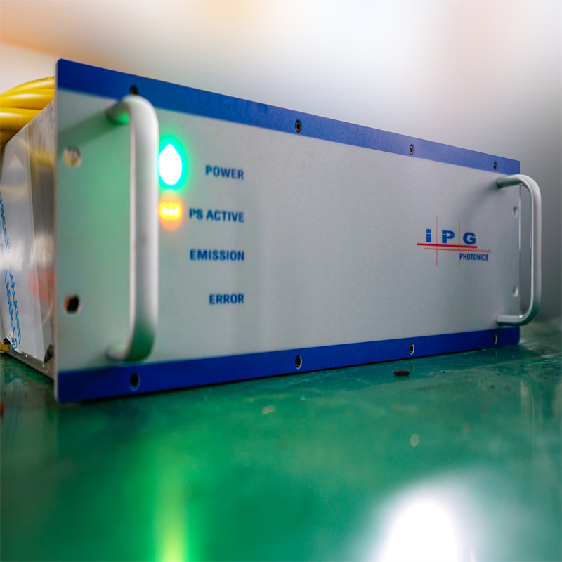 Машина для лазерного різання листового металу з ЧПУ