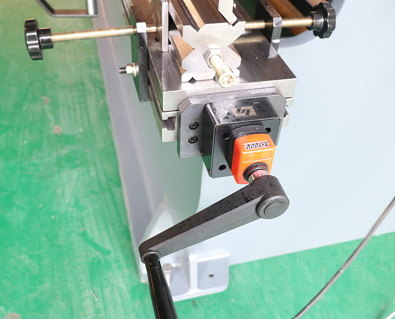 Металевий прес-гальмо Wc-63t3200 Металевий листозгинальний верстат Cnc гідравлічний прес-гальмо