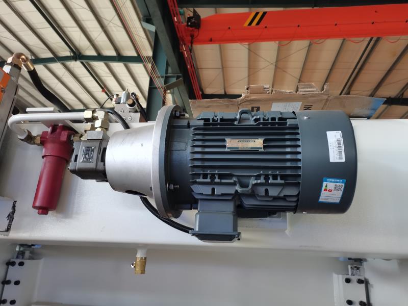 China Metal Hydraulic Press Brake Machine With Reasonable Price Китайська металева гідравлічна прес-гальмівна машина з розумною ціною