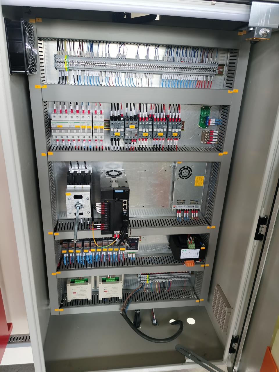 China Metal Hydraulic Press Brake Machine With Reasonable Price Китайська металева гідравлічна прес-гальмівна машина з розумною ціною