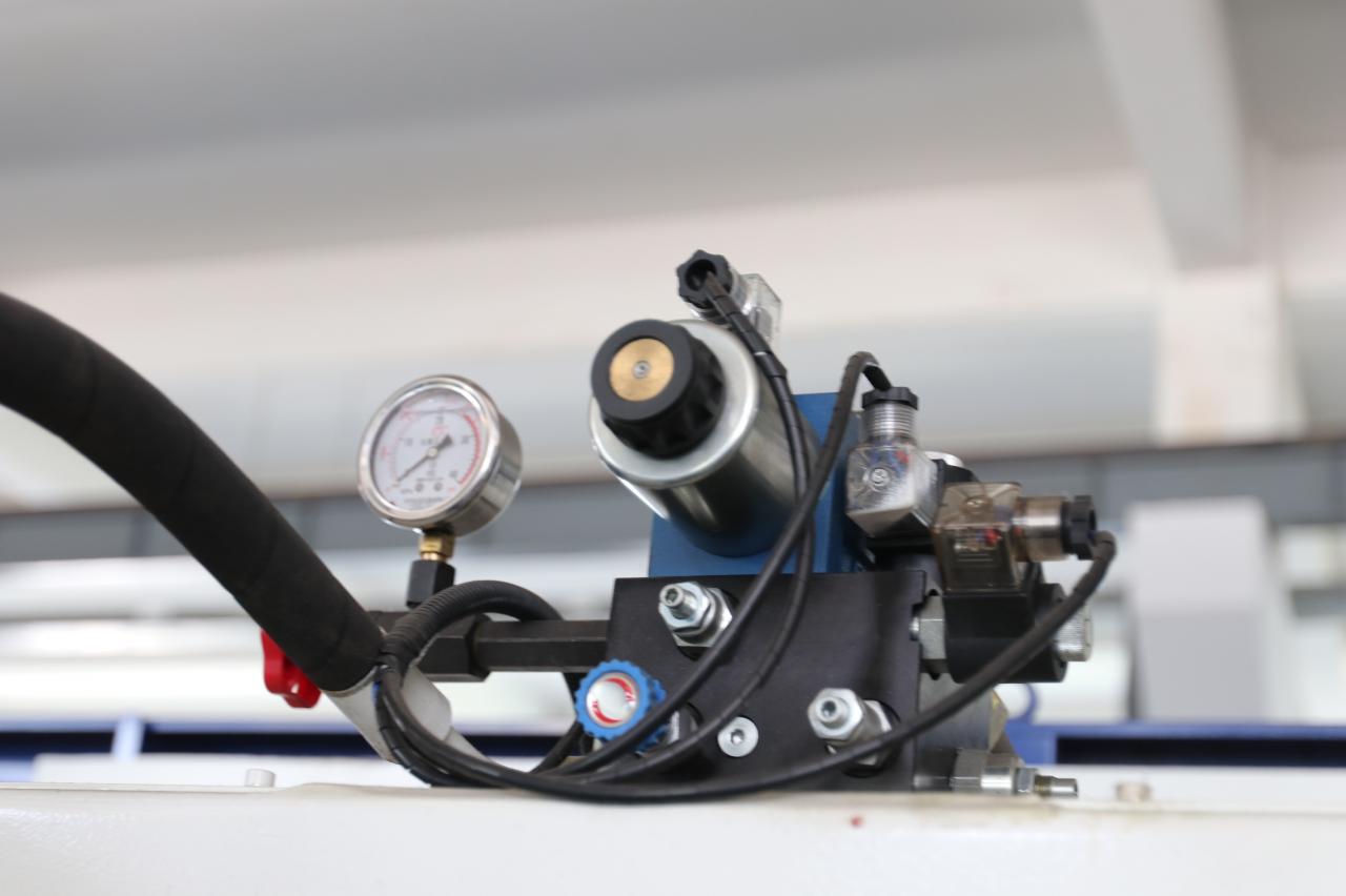 Cnc Hydraulic Press Brake Machine Bending Servo Electric Press Brake 40T Cnc Гідравлічний прес-гальмівний верстат для згинання сервоприводу Електричний прес-гальмо 40T