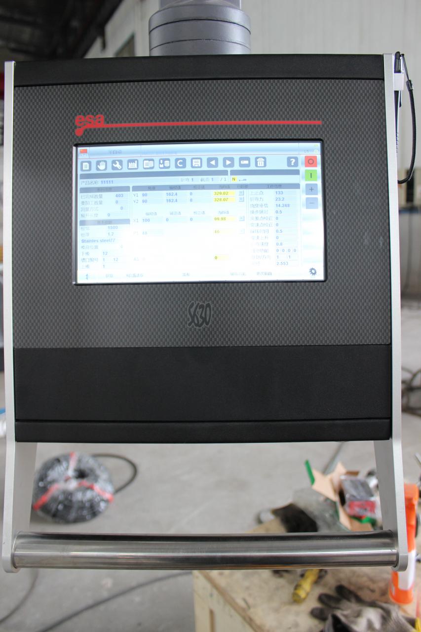 Металевий прес-гальмівний верстат з ЧПУ