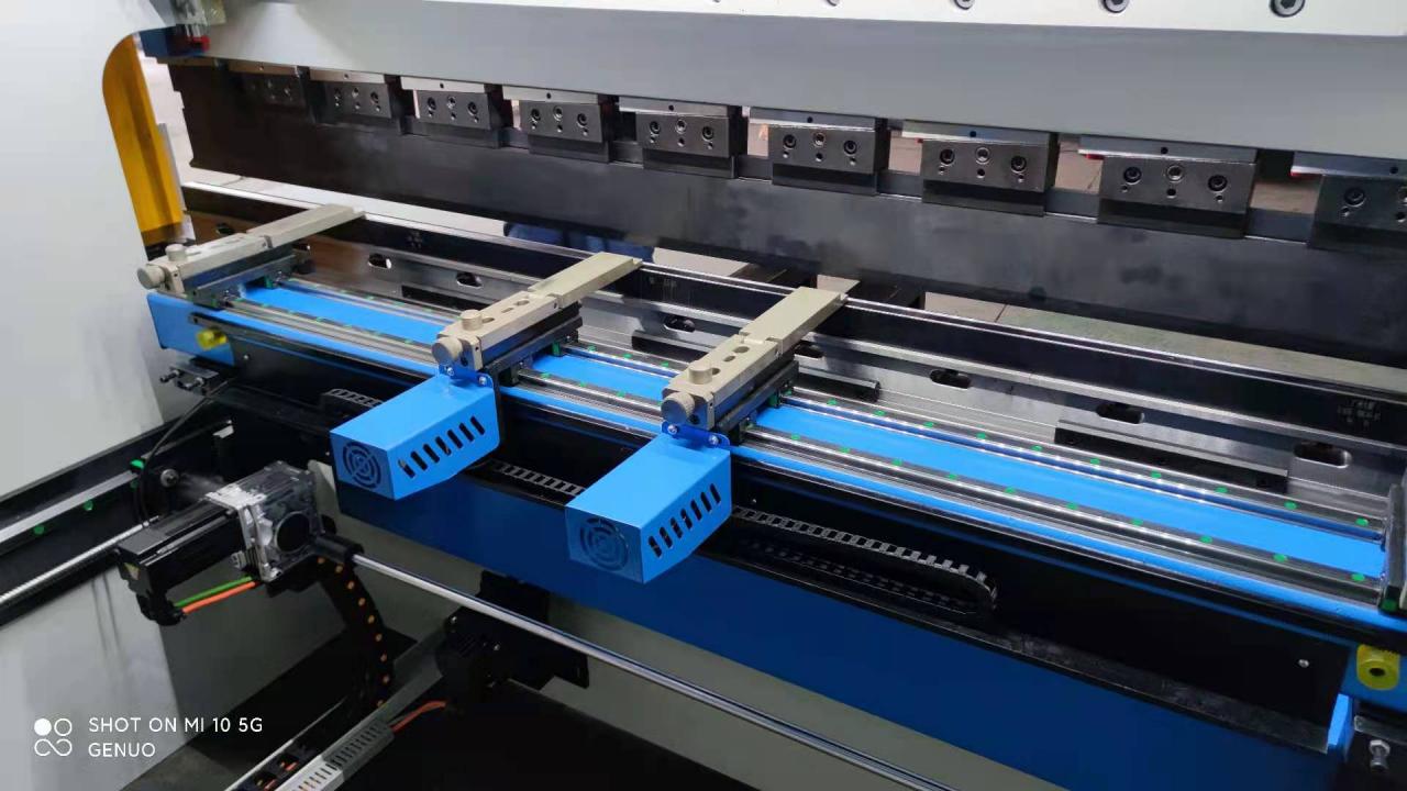 Da-66t Controller Cnc Hydraulic Press Brake Price With 3d Touch Screen System Контролер Da-66t з ЧПУ, гідравлічний прес-гальмо, ціна з системою 3d сенсорного екрана