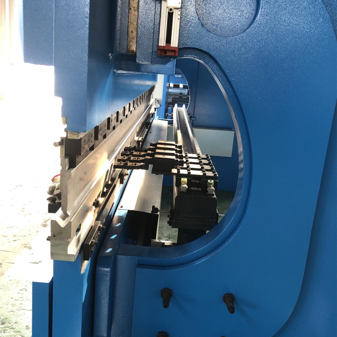 Da53t Cnc System Controller 125t4000 3+1 Axis Cnc Hydraulic Press Brake With Good Quality Контролер системи Da53t Cnc 125t4000 3+1 Axis Cnc Hydraulic Press Brake з гарною якістю