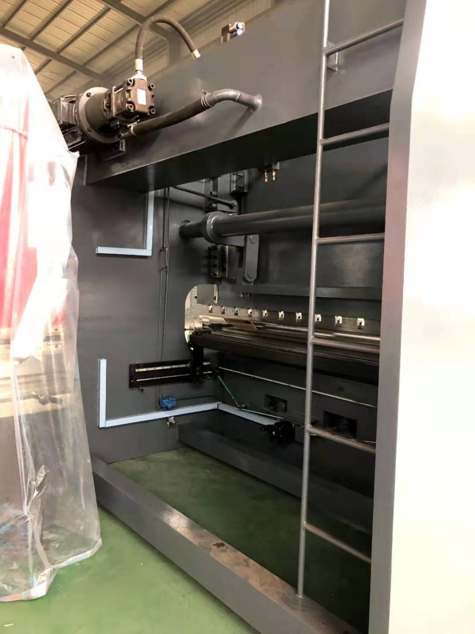 Da53t Cnc System Controller 125t4000 3+1 Axis Cnc Hydraulic Press Brake With Good Quality Контролер системи Da53t Cnc 125t4000 3+1 Axis Cnc Hydraulic Press Brake з гарною якістю