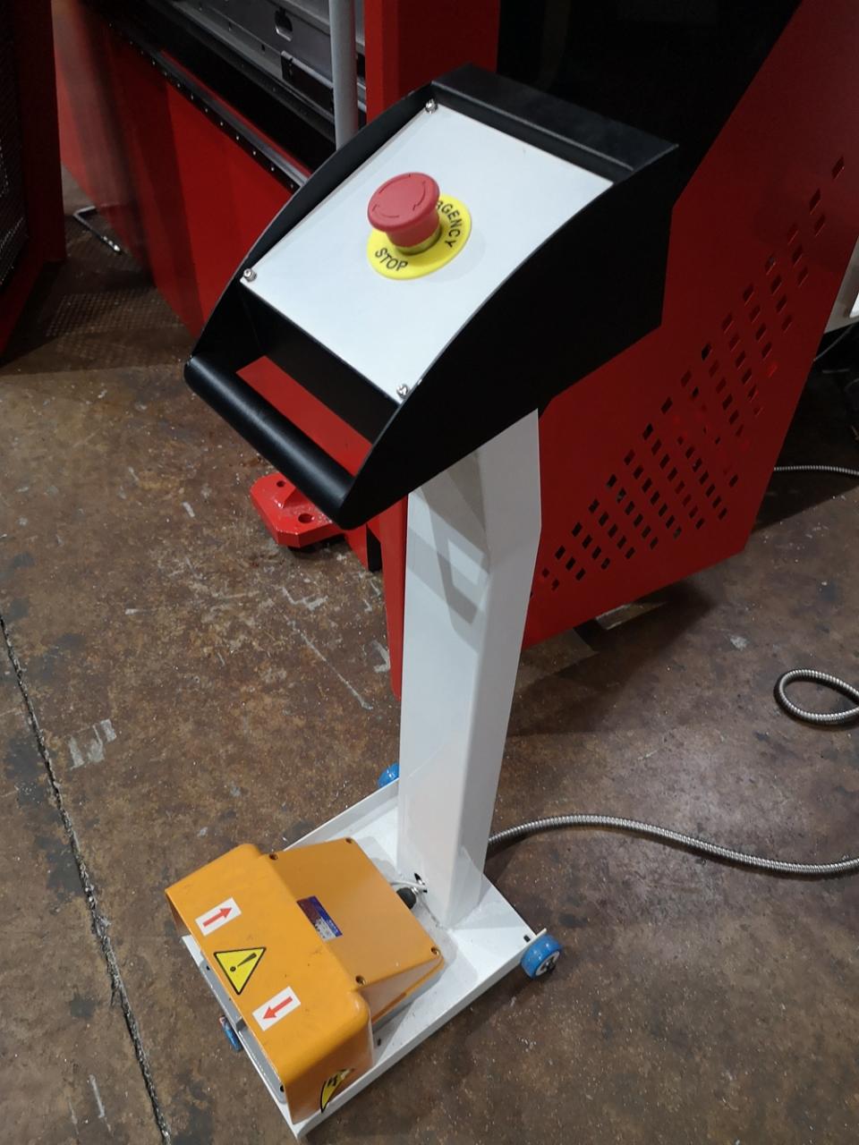 Delem Da66t 125 3+1 4+1 6+1 8+1 Cnc Hydraulic Press Brake For Metal Plate Bending Delem Da66t 125 3+1 4+1 6+1 8+1 Гідравлічний прес-гальмо з ЧПУ для згинання металевої пластини