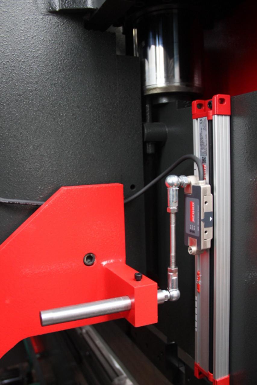 Delem Da66t 125 3+1 4+1 6+1 8+1 Cnc Hydraulic Press Brake For Metal Plate Bending Delem Da66t 125 3+1 4+1 6+1 8+1 Гідравлічний прес-гальмо з ЧПУ для згинання металевої пластини