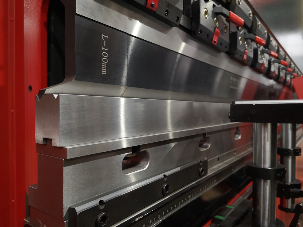 Delem Da66t 125 3+1 4+1 6+1 8+1 Cnc Hydraulic Press Brake For Metal Plate Bending Delem Da66t 125 3+1 4+1 6+1 8+1 Гідравлічний прес-гальмо з ЧПУ для згинання металевої пластини