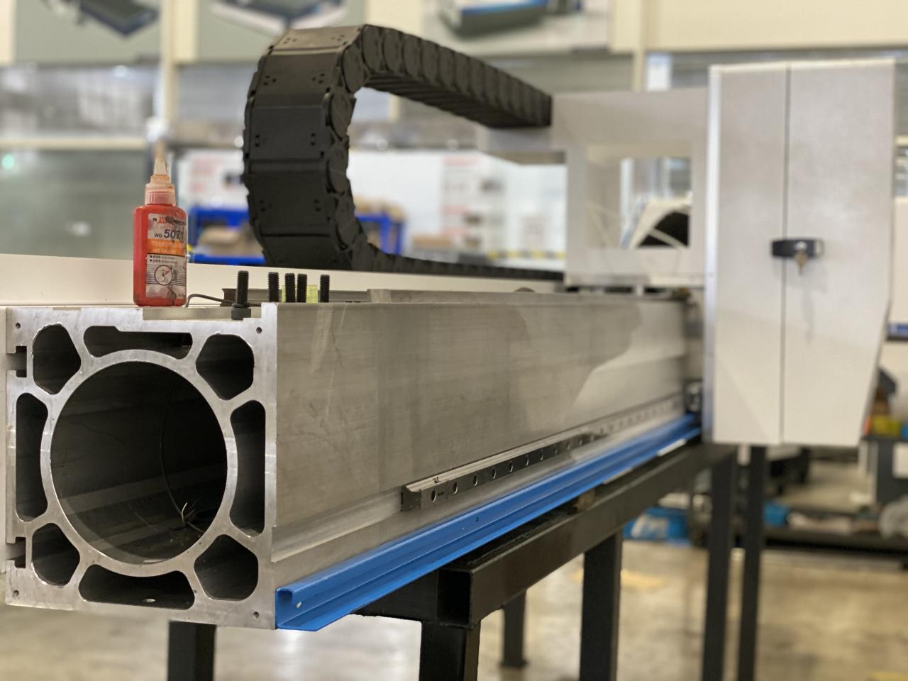 Волоконний лазерний різальний верстат Masterline 8 кВт, 4000x2000 мм, з лазерним джерелом IPG