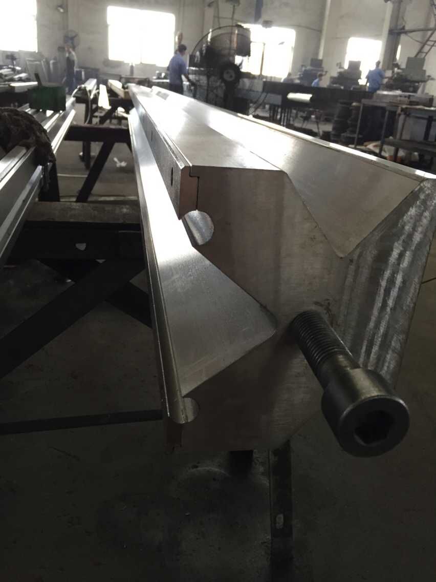 Full Automatic High Power Sheet Bending Machine And Cnc Press Brake Machine Повністю автоматична високопотужна листозгинальна машина та прес-гальмівний верстат із ЧПУ