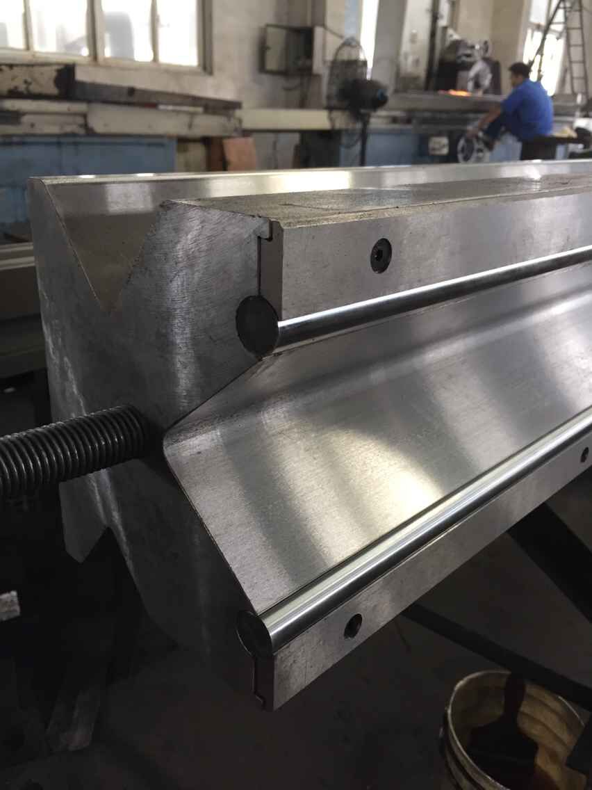 Full Automatic High Power Sheet Bending Machine And Cnc Press Brake Machine Повністю автоматична високопотужна листозгинальна машина та прес-гальмівний верстат із ЧПУ