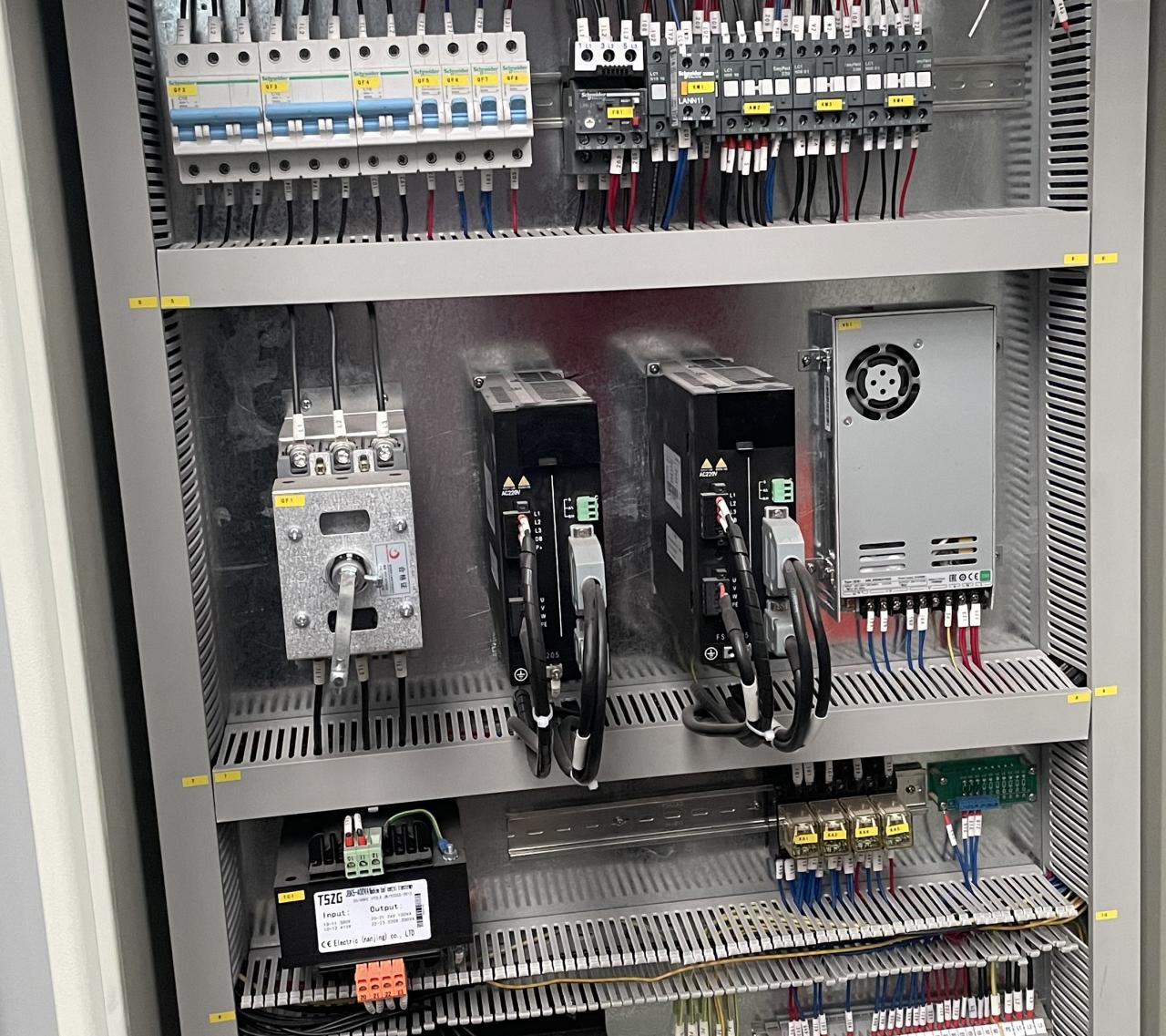 High Quality 3m Press Brake Machine Hydraulic 100 Ton For Sheet Metal Bending Високоякісний 3-метровий гідравлічний прес-гальмівний верстат 100 тонн для згинання листового металу