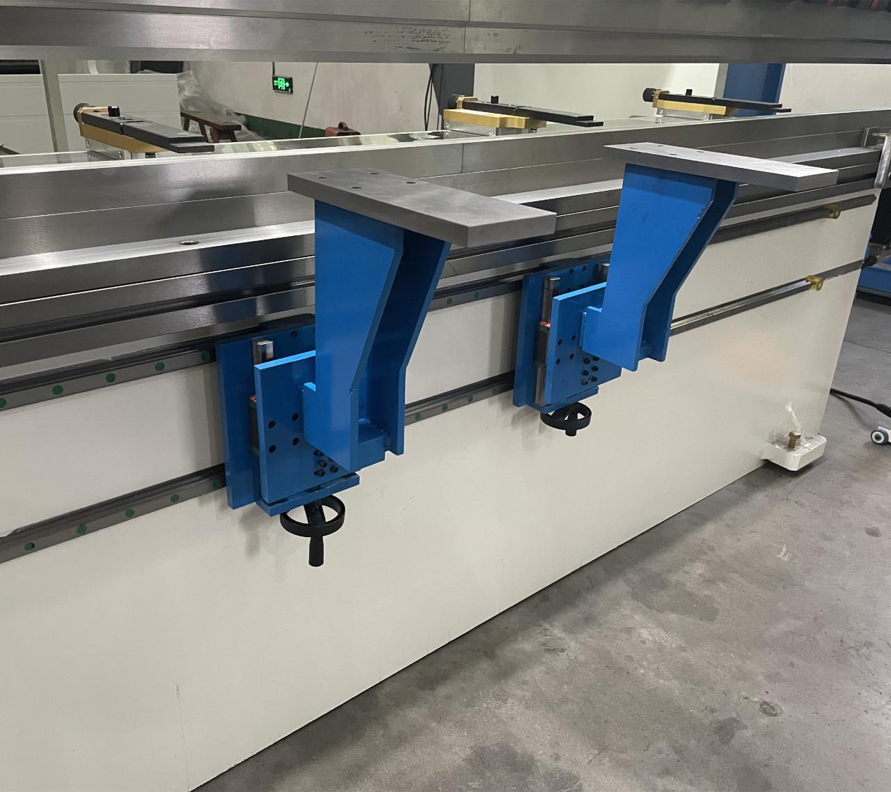 High Quality 3m Press Brake Machine Hydraulic 100 Ton For Sheet Metal Bending Високоякісний 3-метровий гідравлічний прес-гальмівний верстат 100 тонн для згинання листового металу