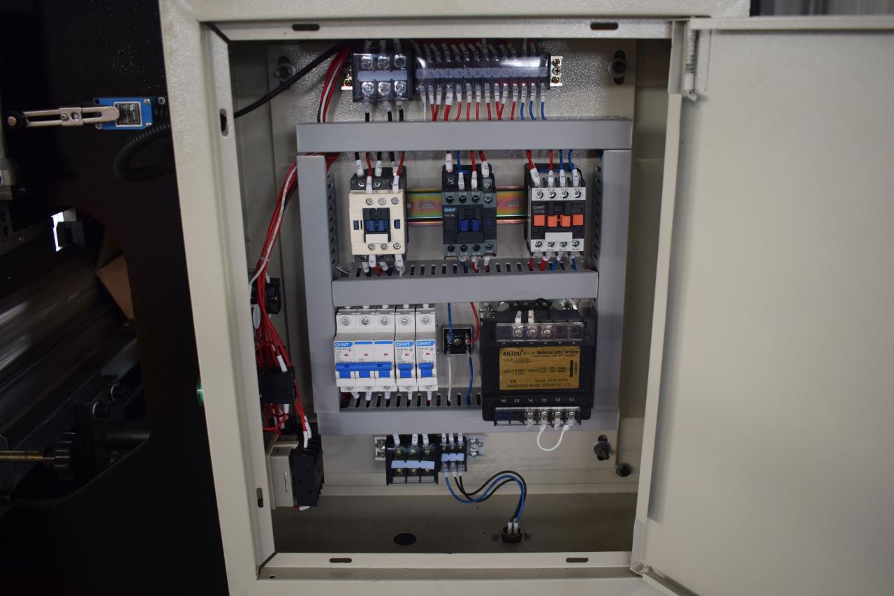 Гідравлічний верстат для згинання листового металу з ЧПУ Wc67y