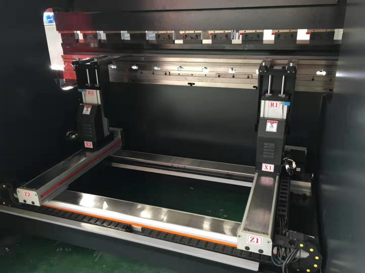 Hydraulic Stainless Steel Wc67y/k-300/6000 Mould Crowning Press Brake Гідравлічний прес-гальмо Wc67y/k-300/6000 з нержавіючої сталі