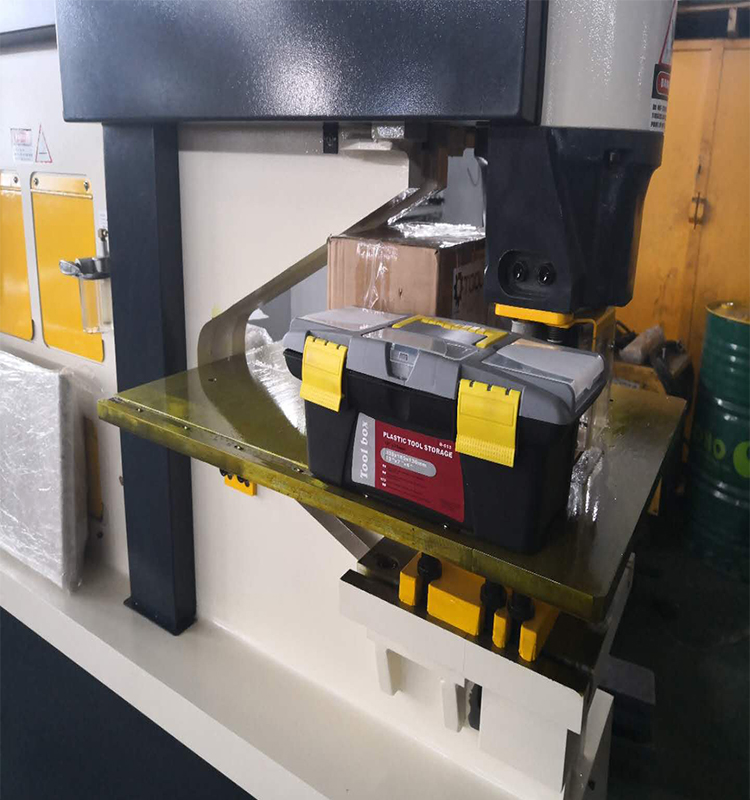 Metal Cutting Hydraulic Steelworkers Machine For Punching Cropping Notching Cutting Різання металу Гідравлічний металургічний верстат для штампування, обрізання, різання