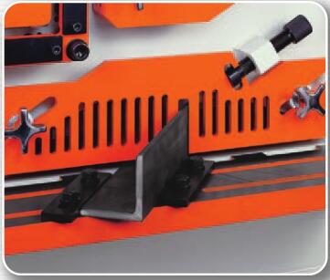 Металева гідравлічна машина IronWorker для штампування та стрижки