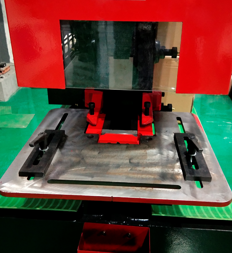 Q35y Series Hydraulic Ironworker Shearing And Punching Machine Серія Q35y гідравлічний верстат для стрижки та штампування