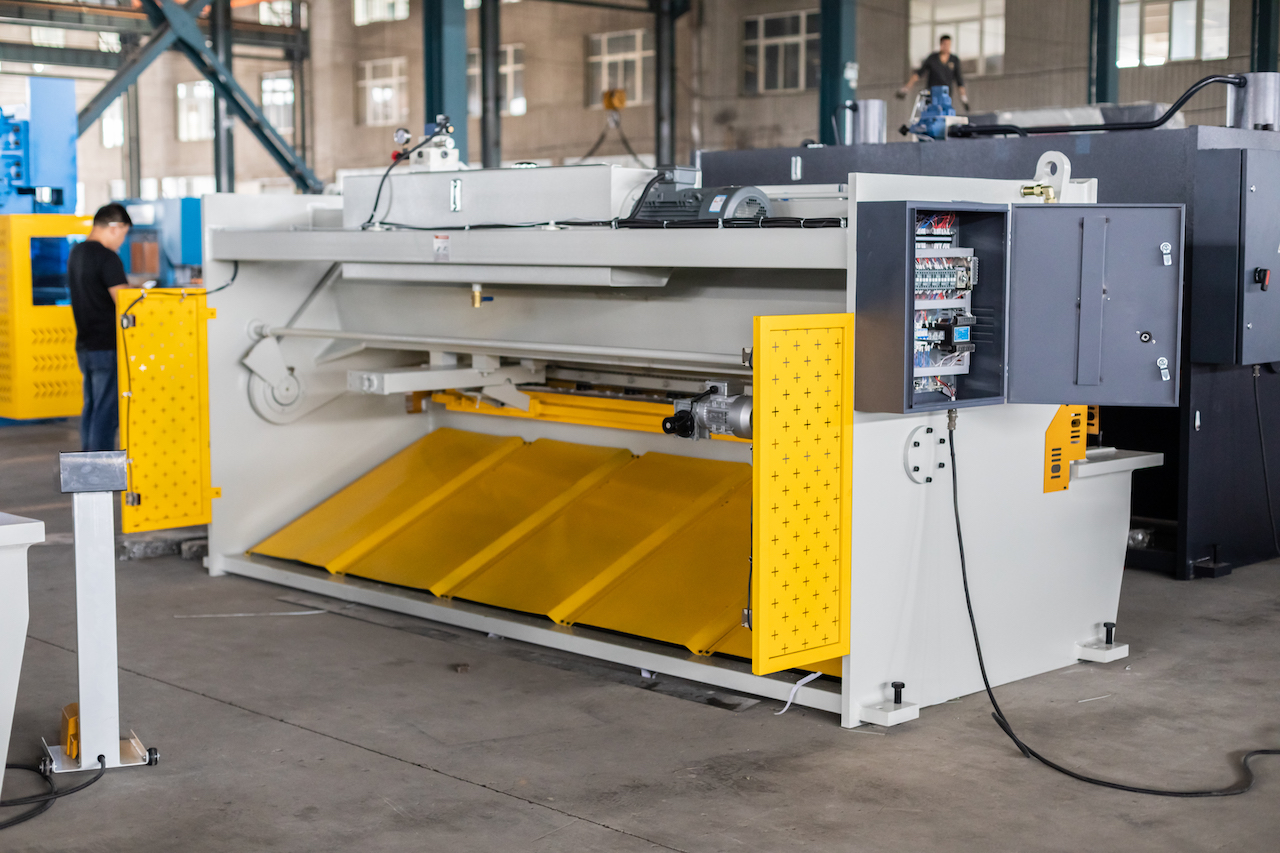 Qc11y 8x3200 Машина для різання листового металу Гідравлічна машина для різання сталевих пластин