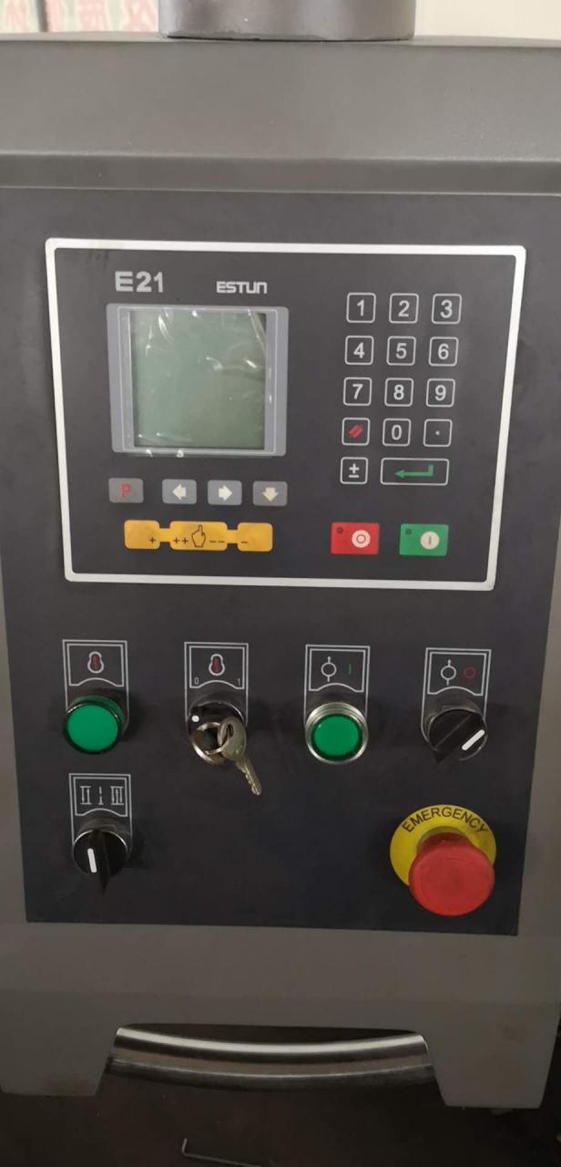 Qc12y 6x3200 Гідравлічний пластинчастий розсувний настільний верстат для різання гільйотини