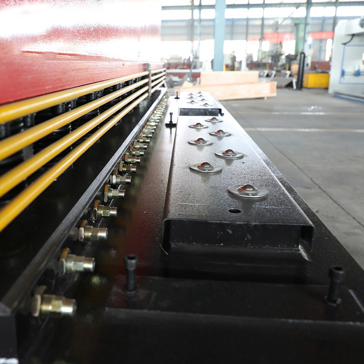 Qc12y / Qc12k Sheet Metal Steel Plate 6mm X 3200 Cnc Hydraulic Swing Beam Shear Machine Qc12y / Qc12k Листова металева сталева пластина 6 мм X 3200 Cnc Гідравлічна машина для зсуву поворотної балки
