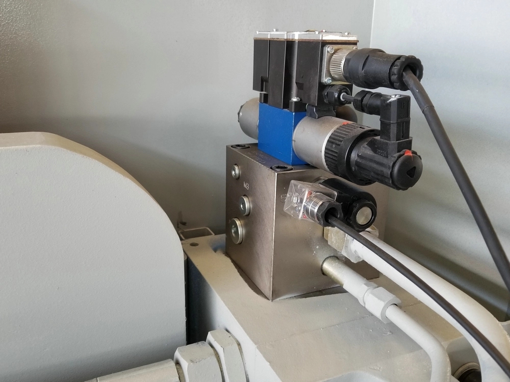 Wc67k 100 тонн 200 тонн гідравлічний прес-гальмівний верстат з ЧПУ для залізної металевої сталевої пластини