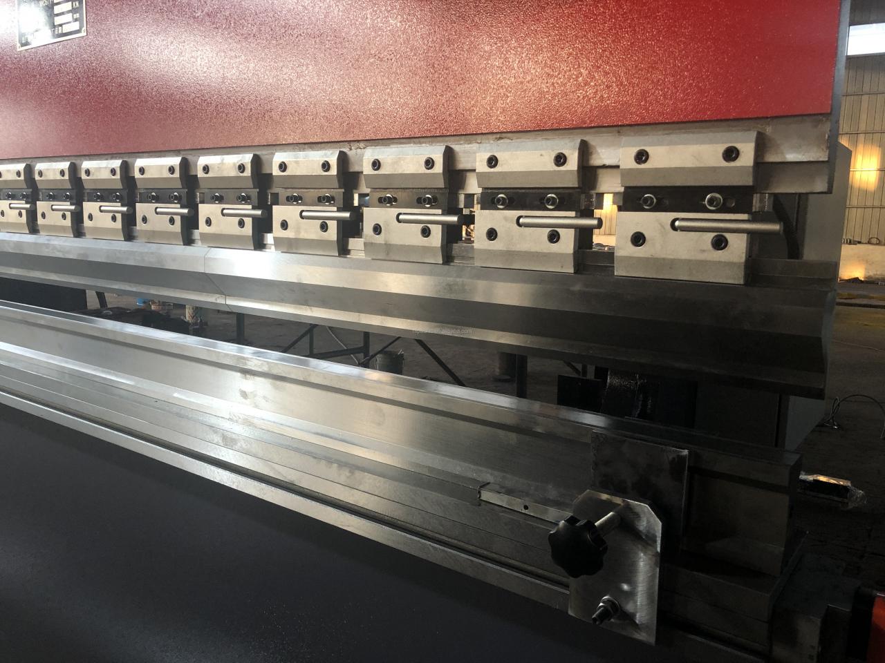 Wc67k Cnc Aluminum Iron Plate Hydraulic Press Brake Cnc Metal Sheet Bending Machine Wc67k Cnc Алюмінієва залізна пластина Гідравлічний прес-гальмо Cnc Металевий листозгинальний верстат