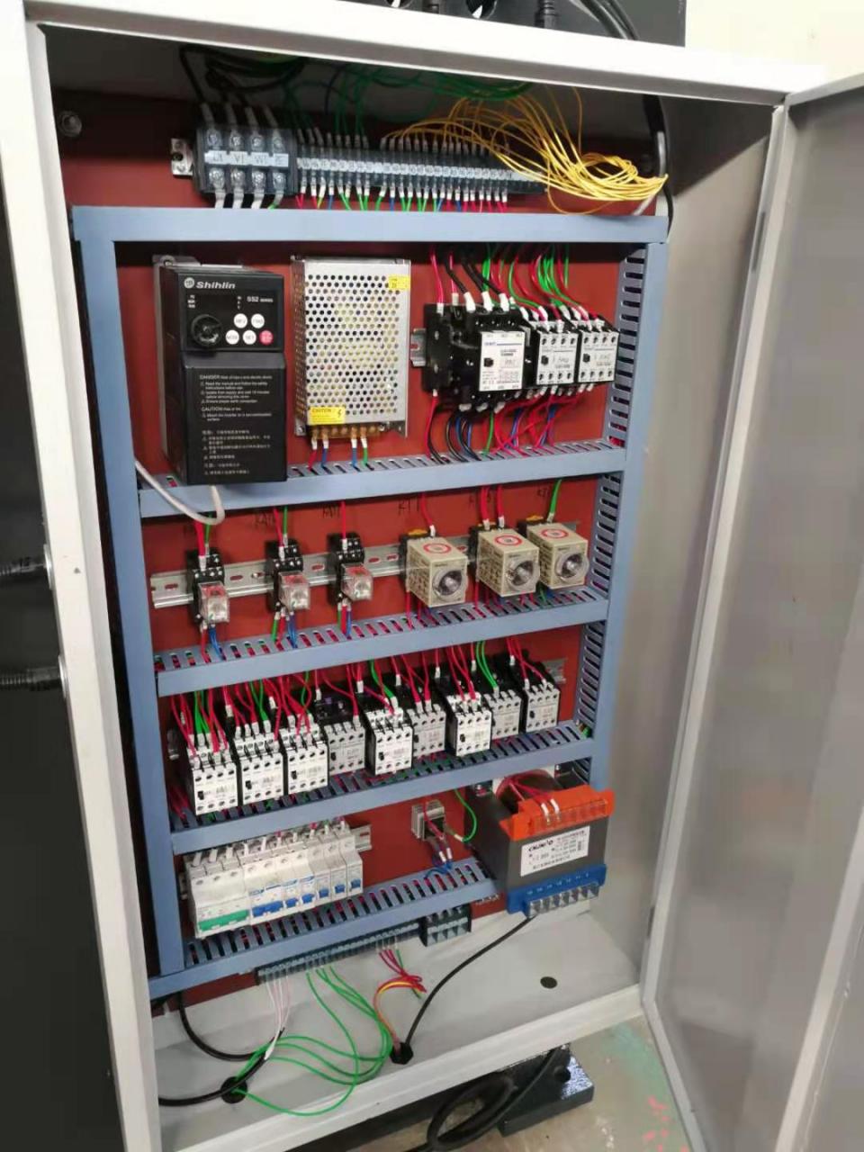 Wc67y-160 4000 Hydraulic Press Brake Cnc Metal Bending Machine For 4000mm Width Steel Wc67y-160 4000 Гідравлічний гальмівний прес для згинання металу з ЧПУ для сталі шириною 4000 мм