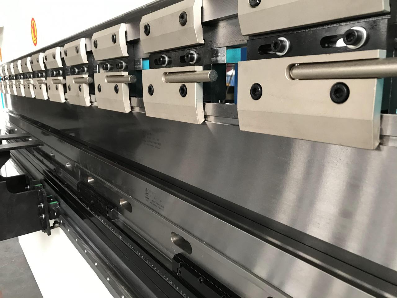 Wc67y-65/2500 Oem Гідравлічний прес-гальмівний верстат Сталевий згинальний верстат